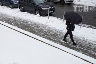 Первый снег парализовал Киев, количество ДТП достигло полутысячи. Текстовая хроника