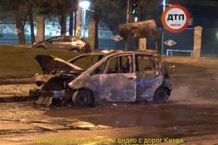 В Киеве возле стадиона "Спартак" сгорел автомобиль