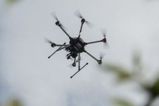 На Кіровоградщині поблизу військового арсеналу помітили безпілотник
