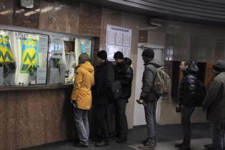 На кассах Киевского метрополитена установили банковские терминалы