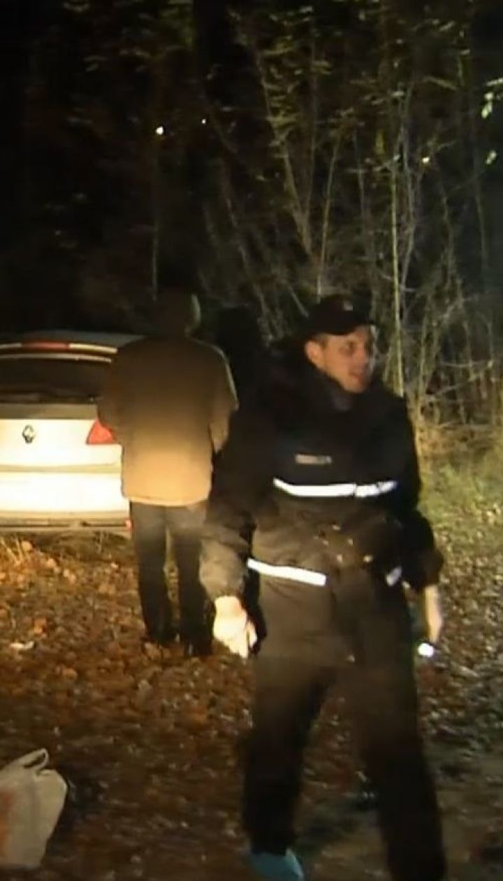 На выезде из Киева прохожий обнаружил обезглавленный труп мужчины