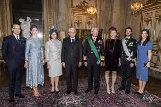 Красиві принцеси, ефектна королева Сільвія і перша леді Італії на прийомі в Королівському палаці