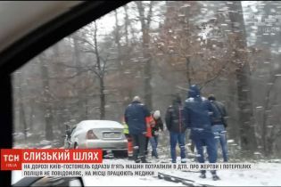 На трасі "Київ-Гостомель" - одразу дві ДТП з постраждалими