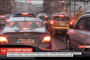 Снігопад спричинив шалені затори у столиці