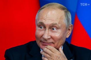 По всей России школьники принимают челлендж и пишут "Путин – вор" на досках и в тетрадях