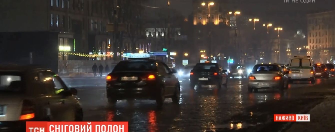 "Катастрофа": українські водії ошелешені станом доріг після сходження снігу