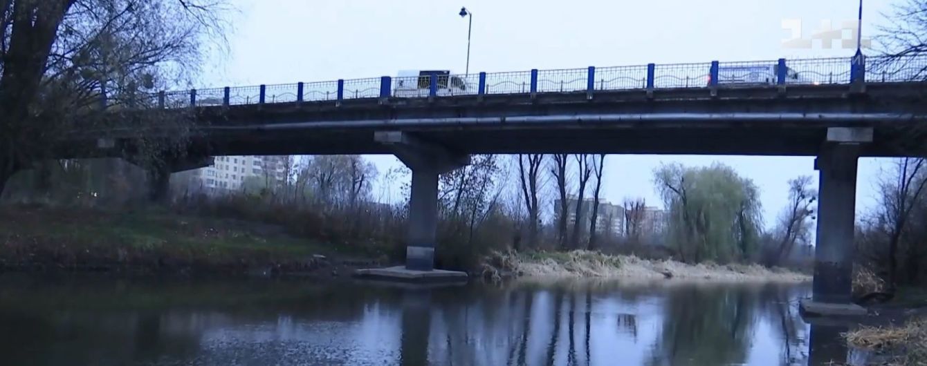 Неудачная попытка самоубийства: в Луцке вытащили из холодной реки дедушку, который прыгнул с моста