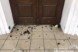 Невідомі закидали Андріївську церкву "коктейлями Молотова"