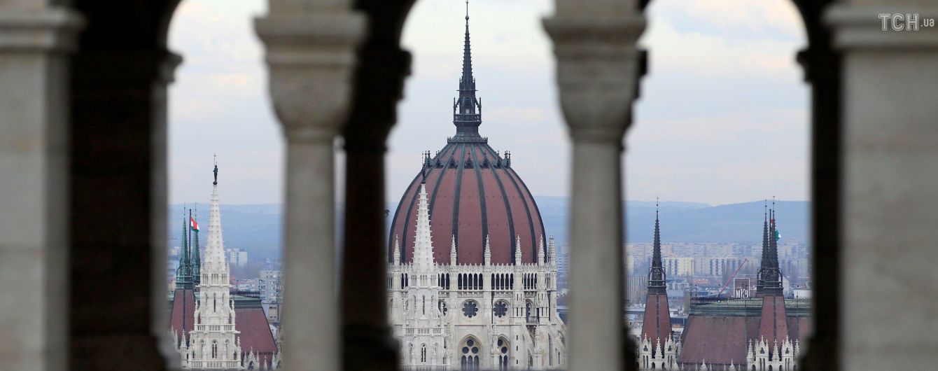 Угорські консульства припинили роздавати свої паспорти на Закарпатті – Клімкін