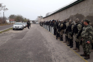 Во время обысков в Николаевском СИЗО заключенные напали на охрану