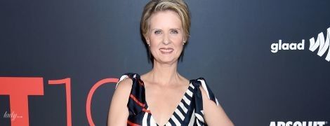 Не губернатор, но красавица: Синтия Никсон надела платье с глубоким декольте