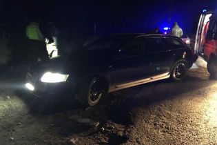 На Закарпатті контрабандисти наїхали автомобілем на прикордонника - військовий у комі