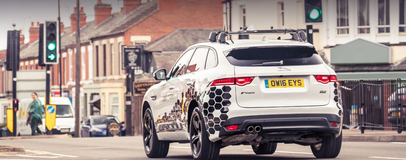 Автомобили Jaguar Land Rover научили избегать пробки