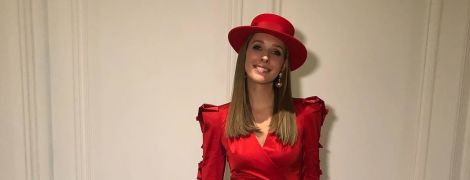 В червоній сукні з розрізом і в капелюсі: елегантна Катя Осадча на церемонії BFA