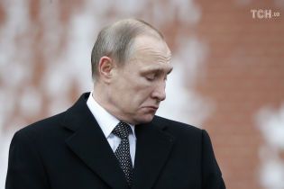 От нарисованной кошки до "Путина - вора". Как россияне высмеивают президента во флэшмобах