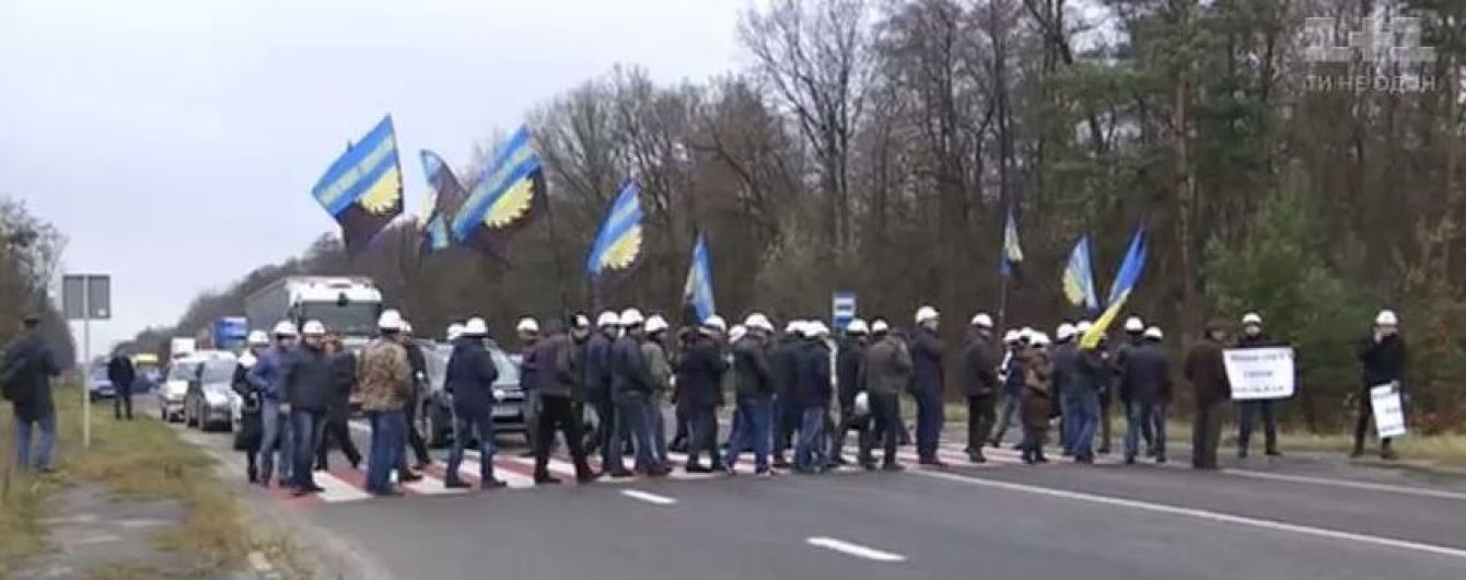 Шахтеры перекрывали пункт пропуска в Польшу из-за долгов по зарплате