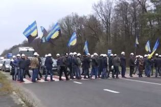 Шахтеры перекрывали пункт пропуска в Польшу из-за долгов по зарплате