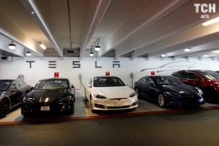 Маск ходитиме заводом Tesla, щоб рекордно збільшити виробництво Model 3