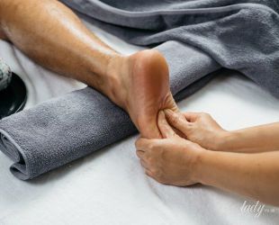 Массаж ног: иногда это лучшее, что женщина может сделать для мужчины