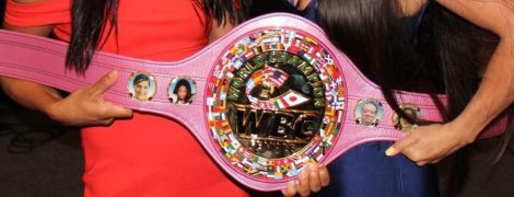 Найпрестижніша боксерська організація показала рожевий чемпіонський пояс