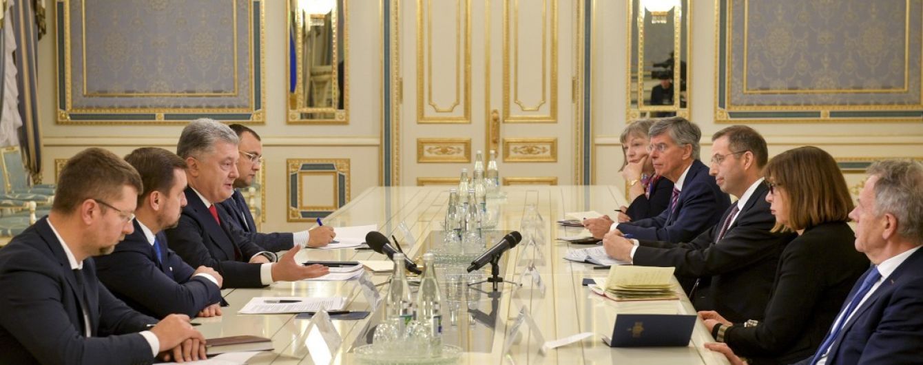 Порошенко призвал Запад усилить санкционное давление на Россию