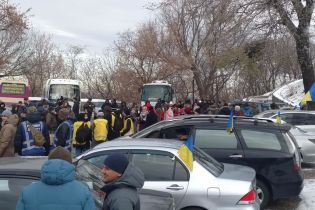 "Аваков, йди!". Біля будинку глави МВС влаштували акцію-протест