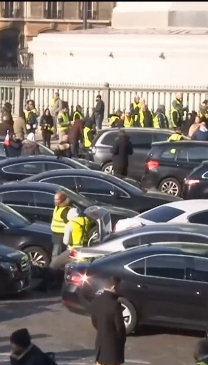 У Франції водії протестують через підвищення податків на пальне