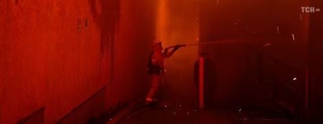 Вогнеборці приборкали лише половину руйнівної пожежі в Каліфорнії