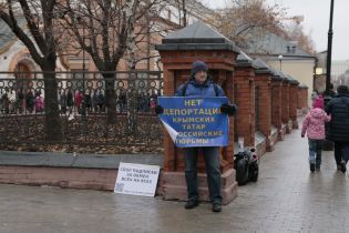 В Москве начались одиночные пикеты в поддержку крымских татар