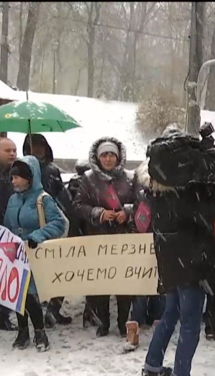 Замороженная Смела: кому выгодно держать людей в холоде