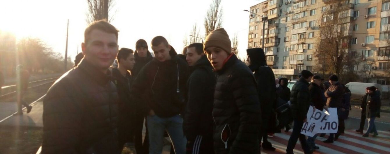 В Одессе жители перекрыли две дороги из-за отсутствия отопления