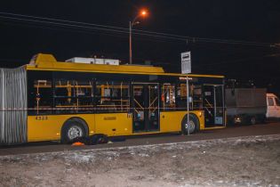 Трагедія в столиці: у Києві тролейбус на смерть переїхав чоловіка