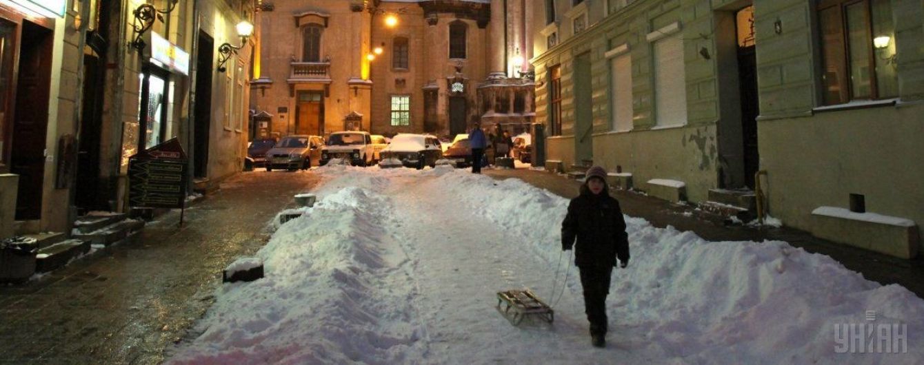 Из-за первого снега во Львове начались большие пробки