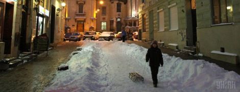 Україну засипало снігом: найскладніша ситуація на Прикарпатті