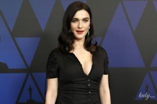 Подчеркнула декольте: Рэйчел Вайс вышла на дорожку в скромном платье с изюминкой