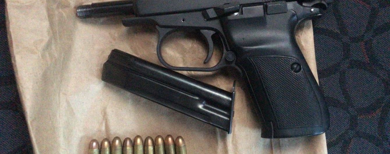 У Львові затриманий грабіжник поцупив пістолет копа і втік із поліцейського відділку