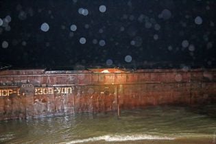 В Чорному морі потрапив в аварію буксир, який тягнув баржу контрабанди з РФ - активісти