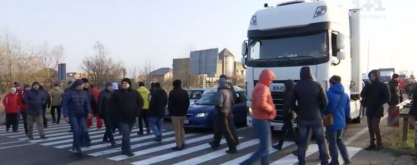 На Рівненщині "євробляхер" наїхав автівкою на очільника патрульної поліції області