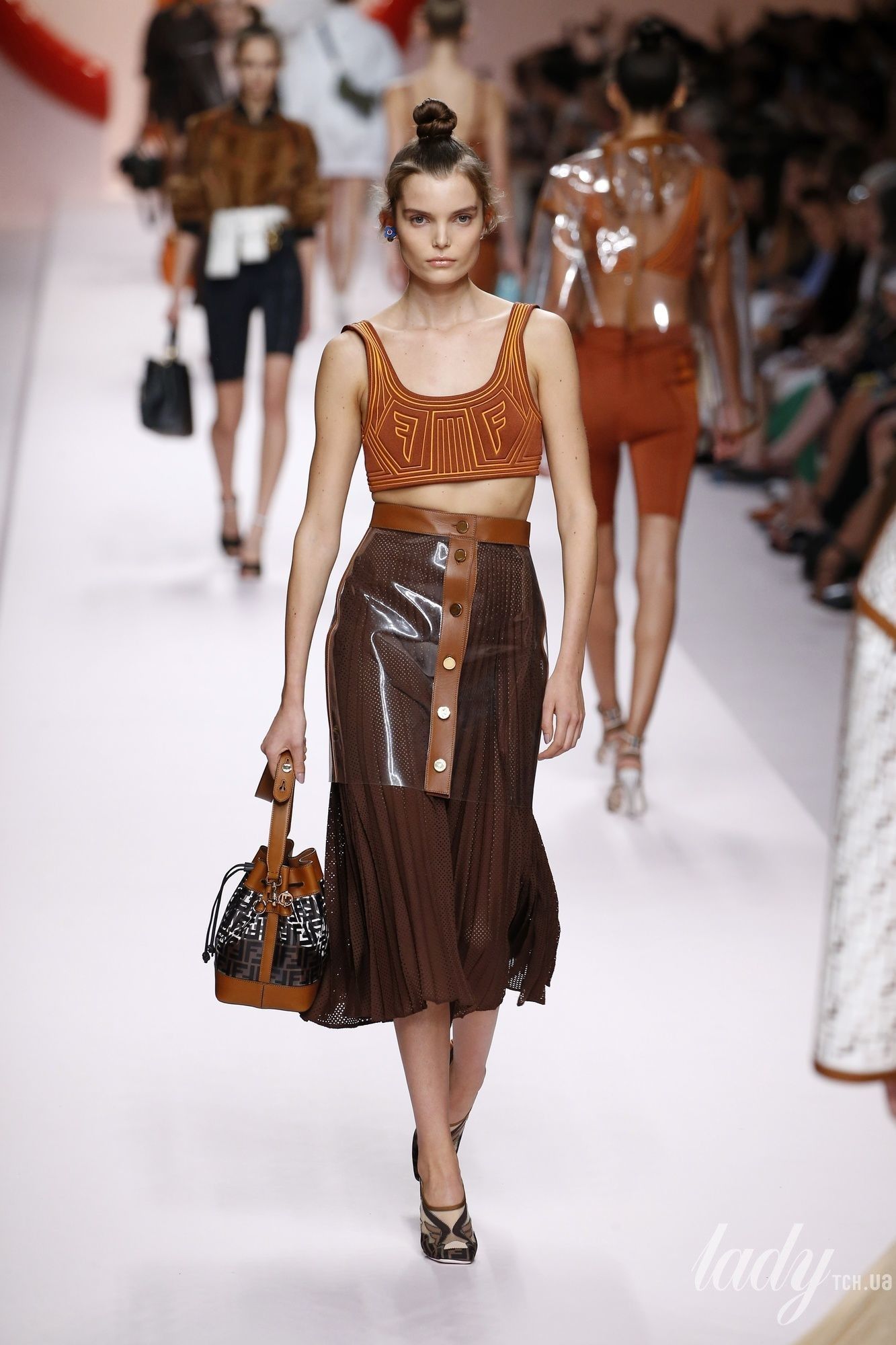 Коллекция Fendi прет-а-порте сезона весна-лето 2019_10