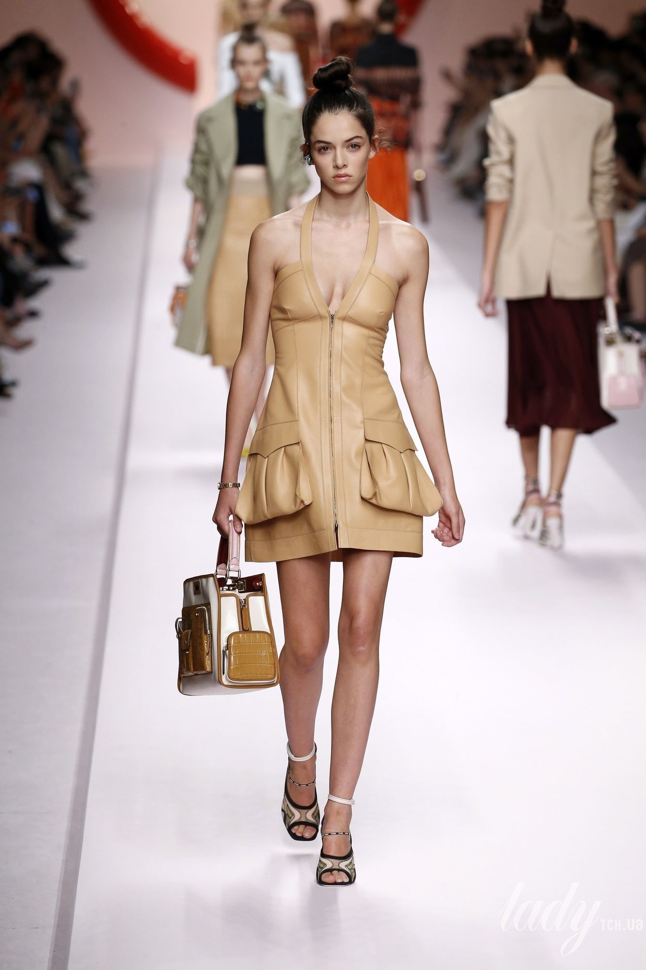 Коллекция Fendi прет-а-порте сезона весна-лето 2019_24
