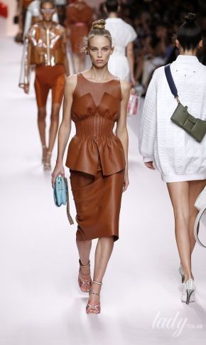 Кожа, мех и пластик в коллекции Fendi сезона весна-лето 2019