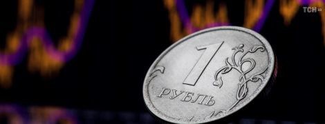 Слідом за світовими цінами на нафту в Росії обвалився рубль