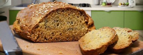 Бездріжджовий хліб з маком і кунжутом