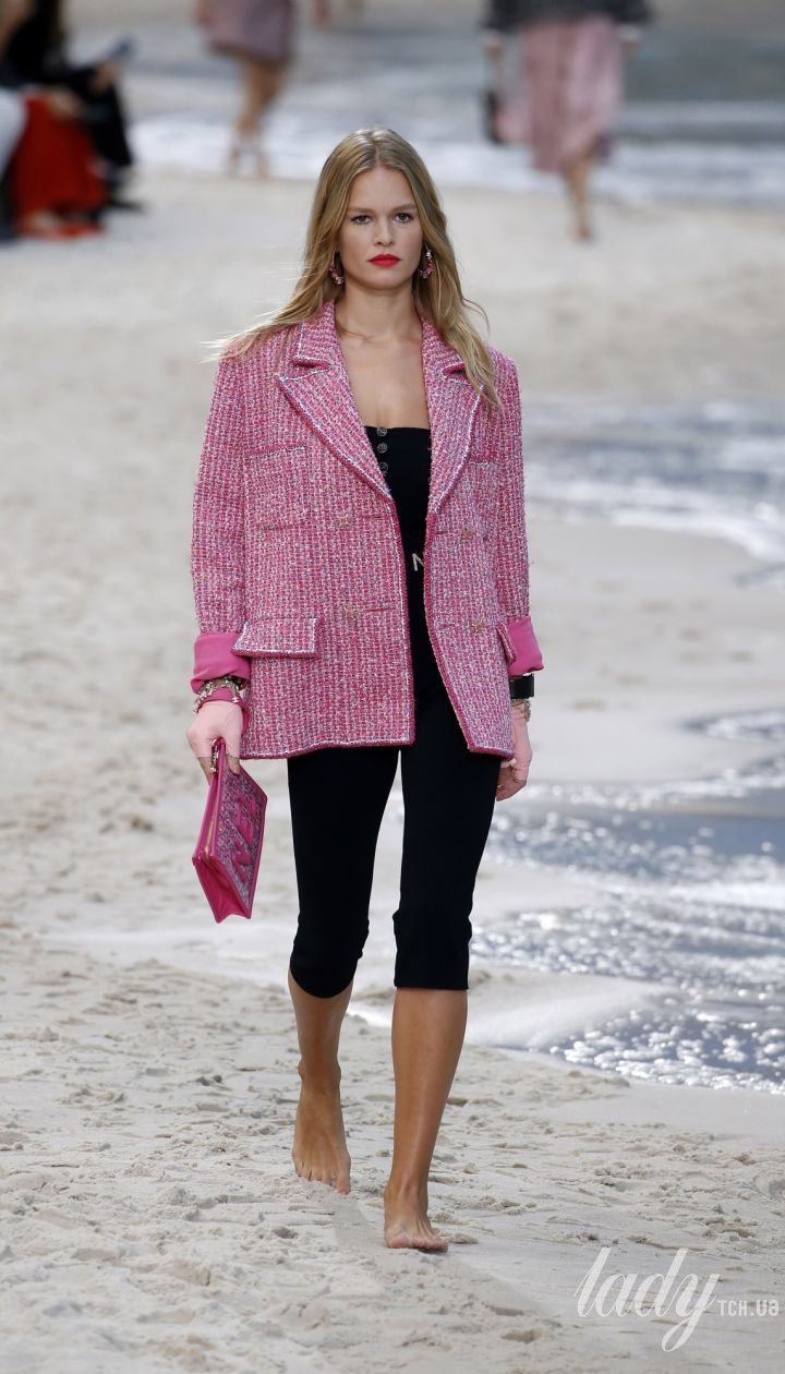 Смотреть - Коллекция весна-лето 2019 года от Chanel видео Смотреть - Коллекция весна-лето 2019 года от Chanel видео
