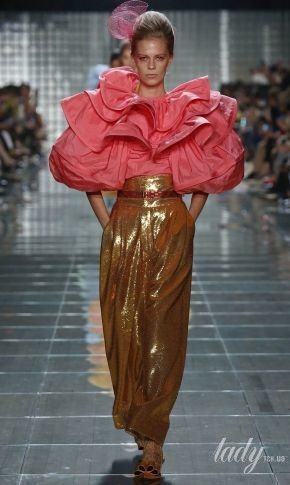 Гигантские рюши и колготки с люрексом в коллекции Marc Jacobs сезона весна-лето 2019
