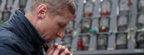 Молебень і сльози рідних. У Києві вшанували пам’ять героїв Небесної сотні