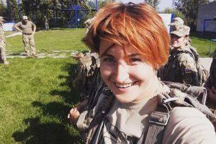 Девушки в десанте: строгие нормативы по отжиманиям и ухоженные ногти