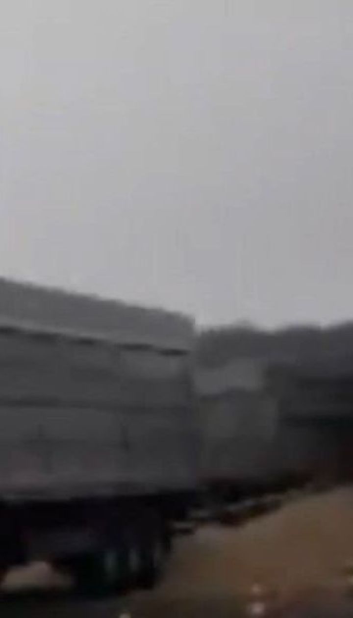На скользкой дороге под Винницей перевернулся зерновоз