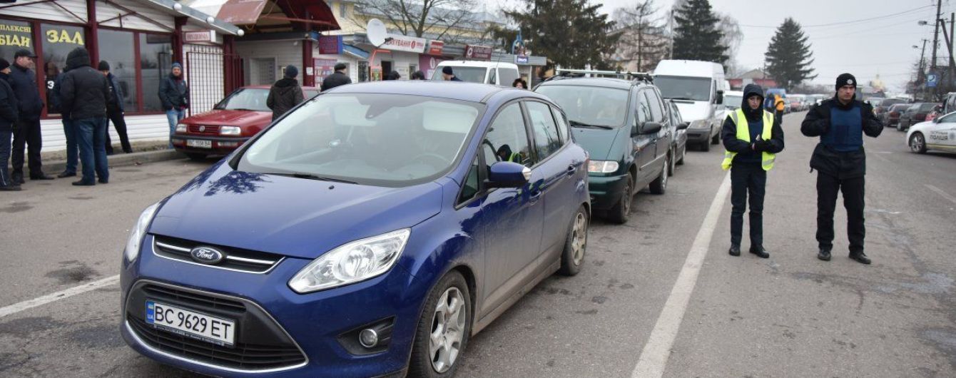 Сотни авто стоят на западной границе Украины. Где самые большие очереди