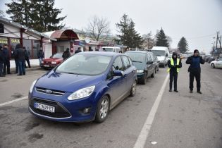 Сотни авто стоят на западной границе Украины. Где самые большие очереди